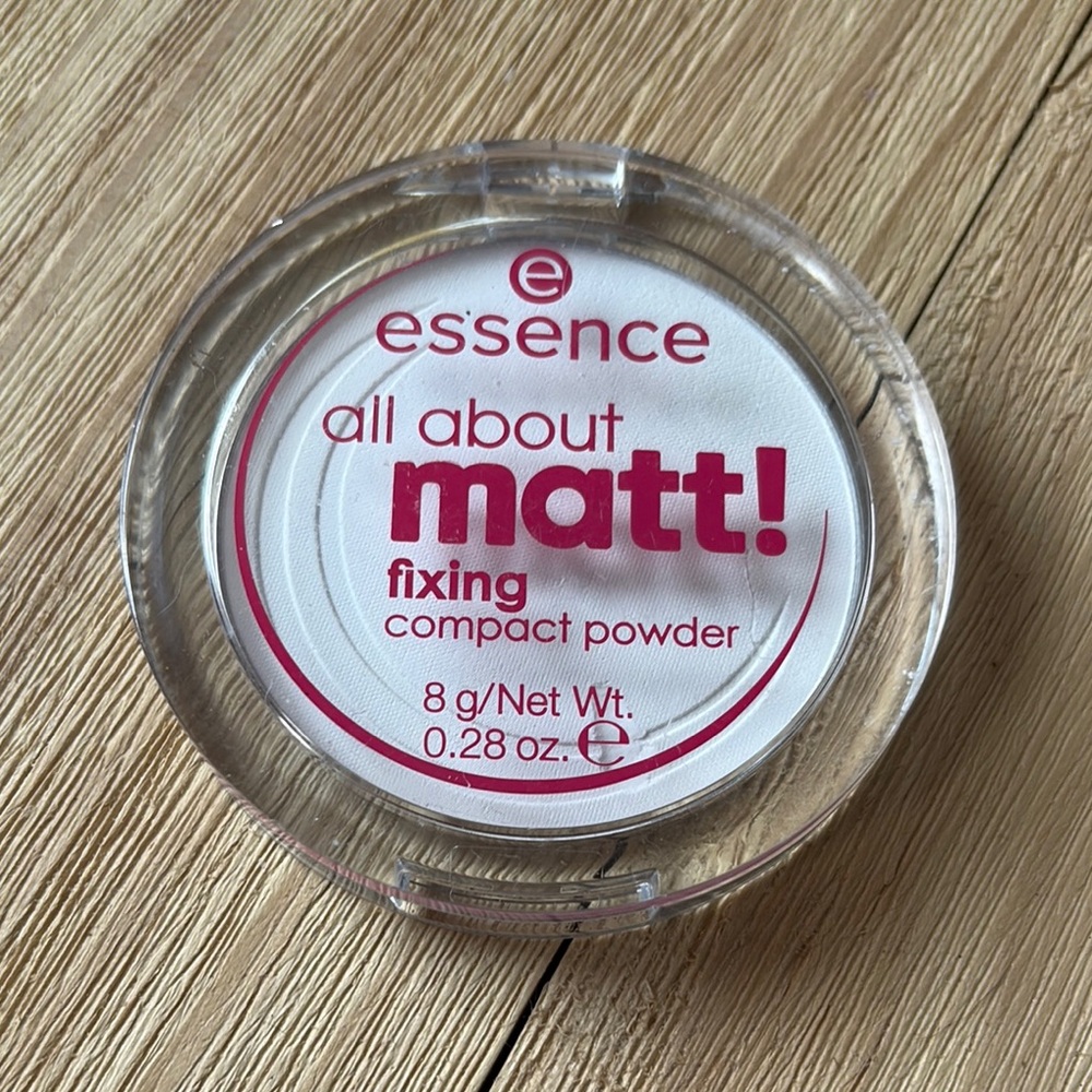 Essence ‘All About Matt’ Fixing Compact Powder